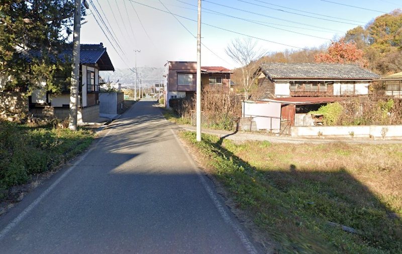 佐久市根岸　土地 現地写真（前面道路含む現地写真）