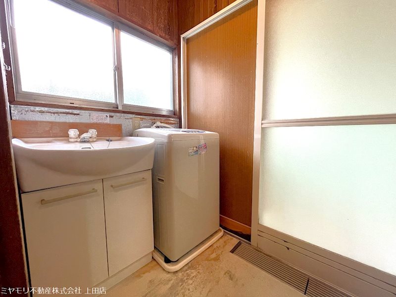 東御市常田 中古戸建 内観写真（洗面台・洗面所）