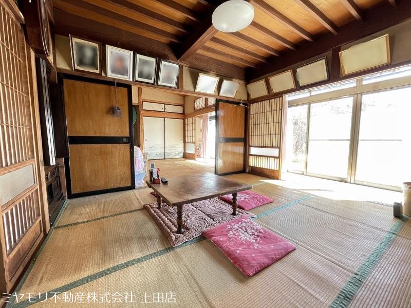 上田市芳田　中古戸建 内観写真（リビング）