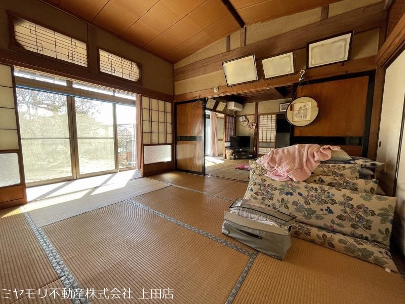 上田市芳田　中古戸建 内観写真（リビング）