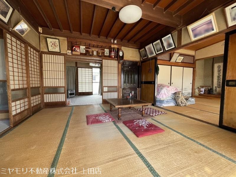 上田市芳田　中古戸建 内観写真（リビング以外の居室）