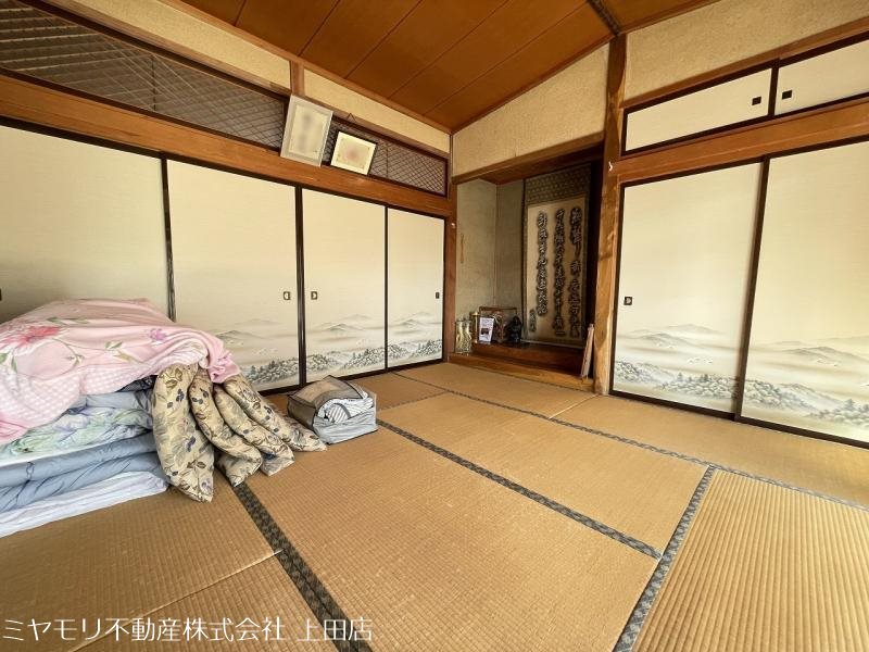 上田市芳田　中古戸建 内観写真（リビング以外の居室）