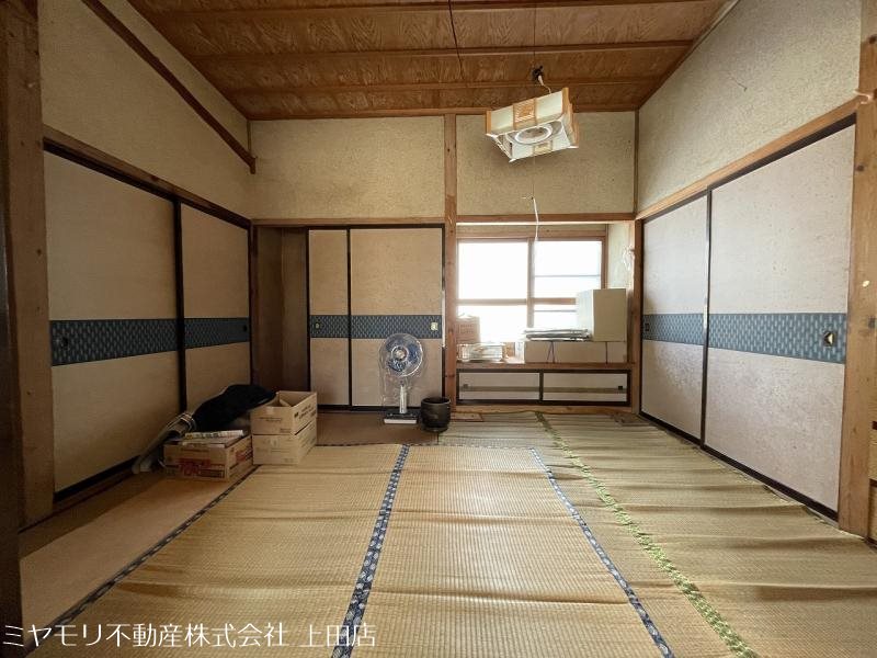 上田市芳田　中古戸建 内観写真（リビング以外の居室）