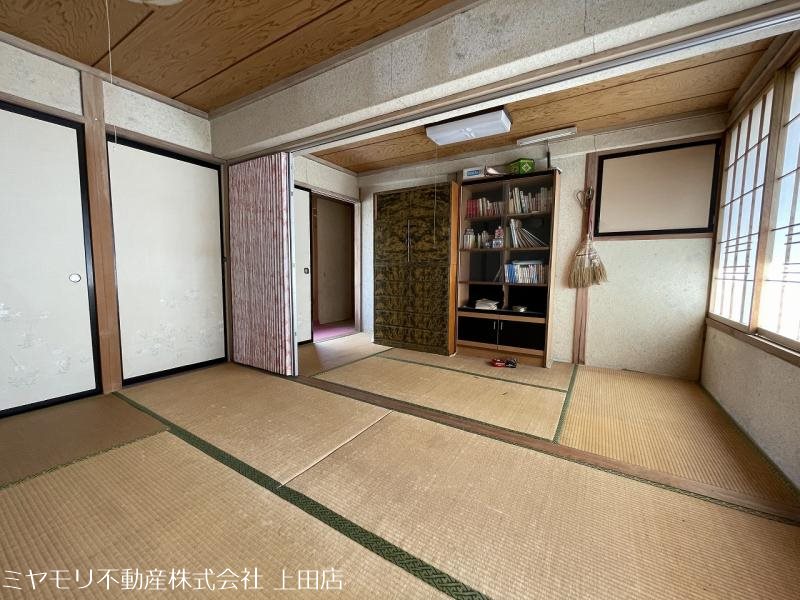 上田市芳田　中古戸建 内観写真（リビング以外の居室）