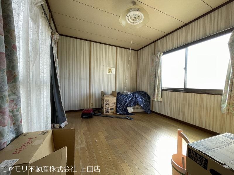 上田市芳田　中古戸建 内観写真（リビング以外の居室）