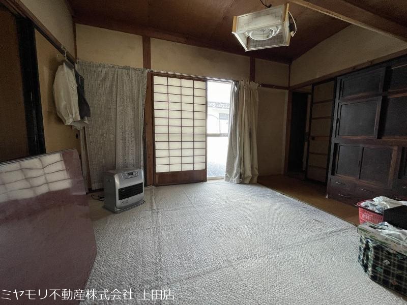 上田市芳田　中古戸建 内観写真（リビング以外の居室）