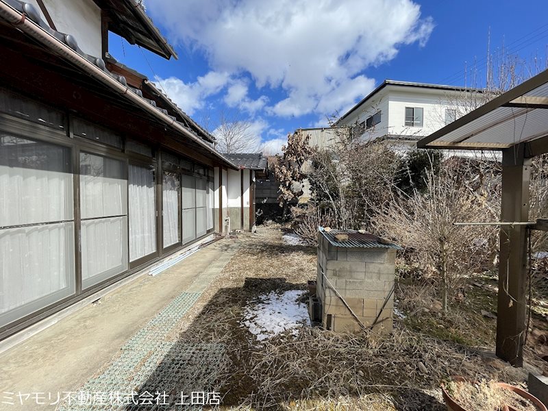 上田市芳田　中古戸建 現地写真（庭）