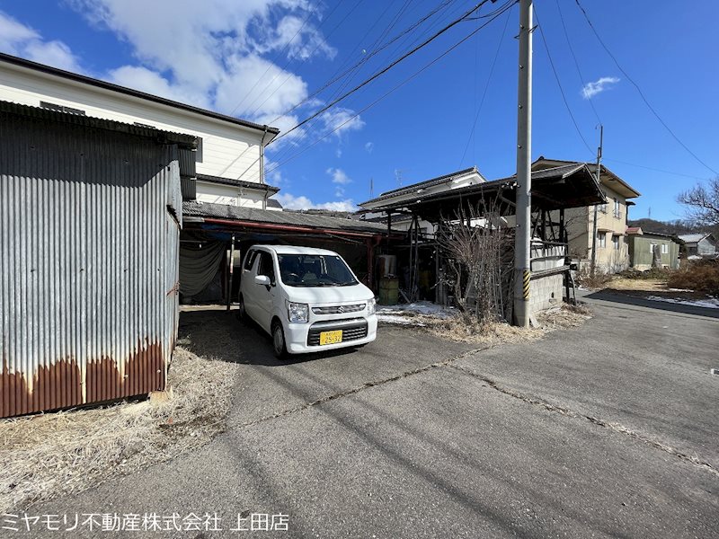 上田市芳田　中古戸建 現地写真（駐車場）