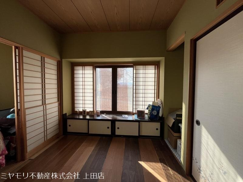 東御市田中　中古戸建 内観写真（リビング以外の居室）