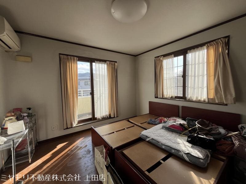 東御市田中　中古戸建 内観写真（リビング以外の居室）