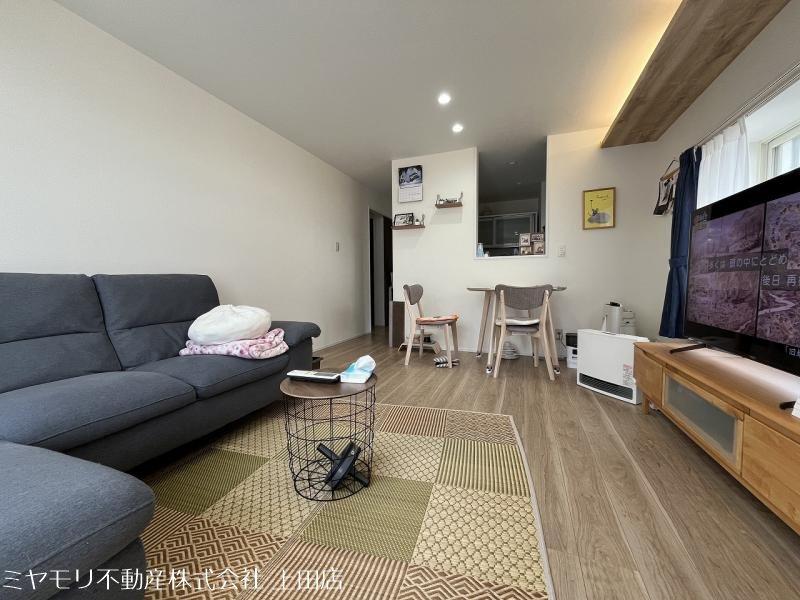上田市上田原　中古戸建 内観写真（リビング）