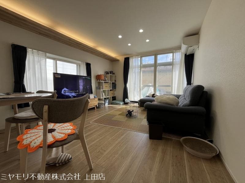 上田市上田原　中古戸建 内観写真（リビング）