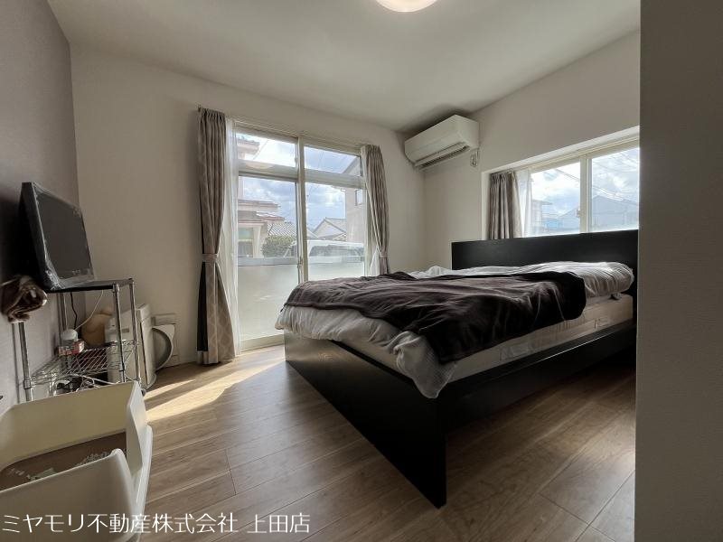 上田市上田原　中古戸建 内観写真（リビング以外の居室）
