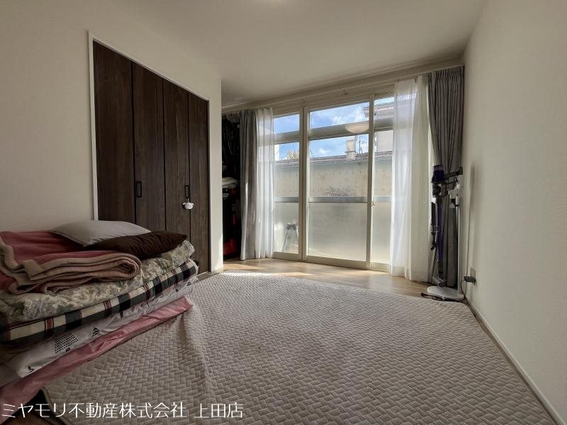 上田市上田原　中古戸建 内観写真（リビング以外の居室）