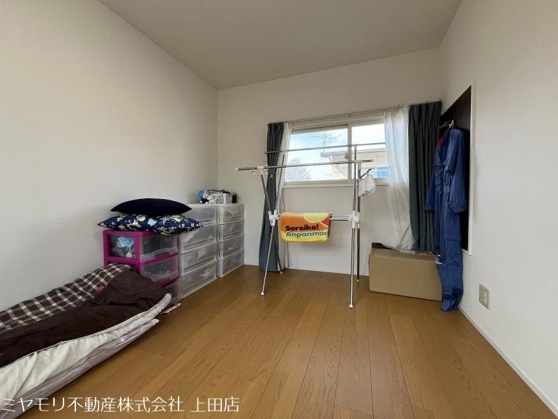 上田市上田原　中古戸建 内観写真（リビング以外の居室）