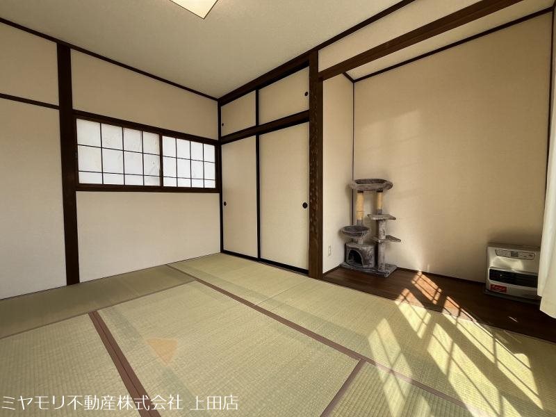 上田市上田原　中古戸建 内観写真（リビング以外の居室）