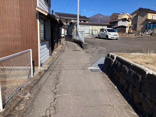 小諸市八幡町　土地 現地写真（前面道路含む現地写真）