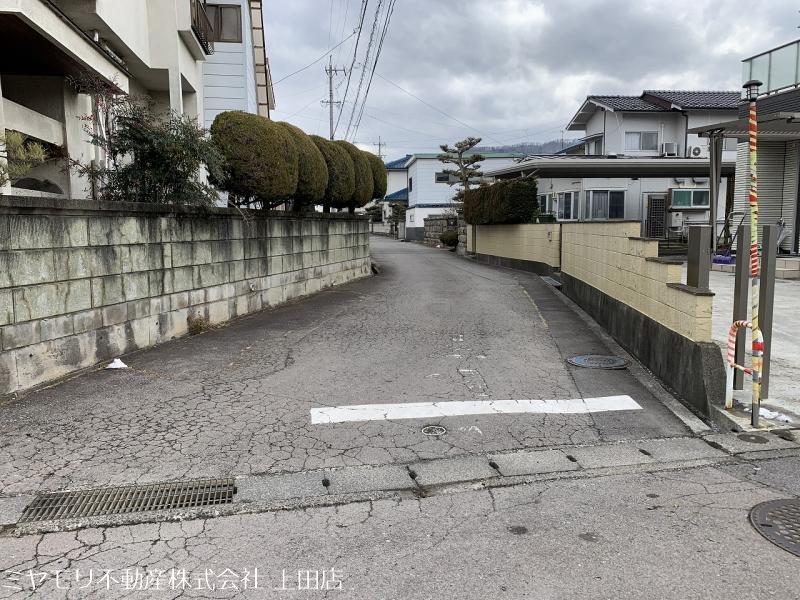 上田市常入一丁目　土地 現地写真（前面道路含む現地写真）
