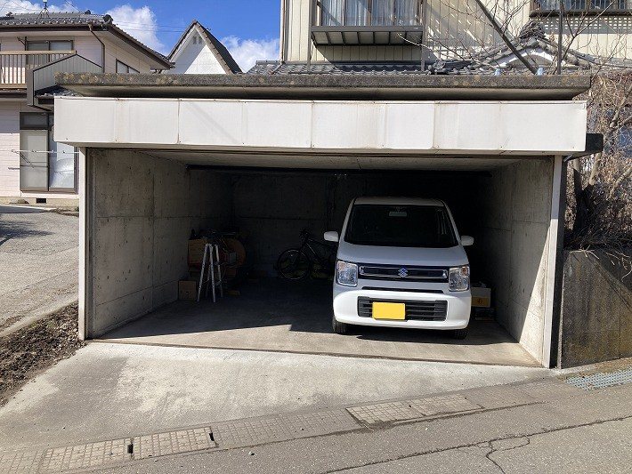 小諸市八満　中古戸建 現地写真（駐車場）