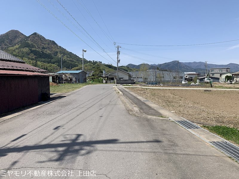 上田市古安曽　土地 現地写真（前面道路含む現地写真）
