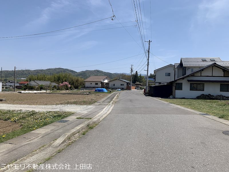 上田市古安曽　土地 現地写真（前面道路含む現地写真）