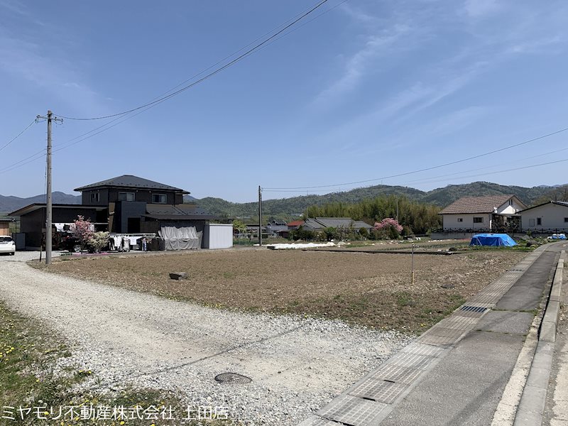 上田市古安曽　土地 現地写真（前面道路含む現地写真）