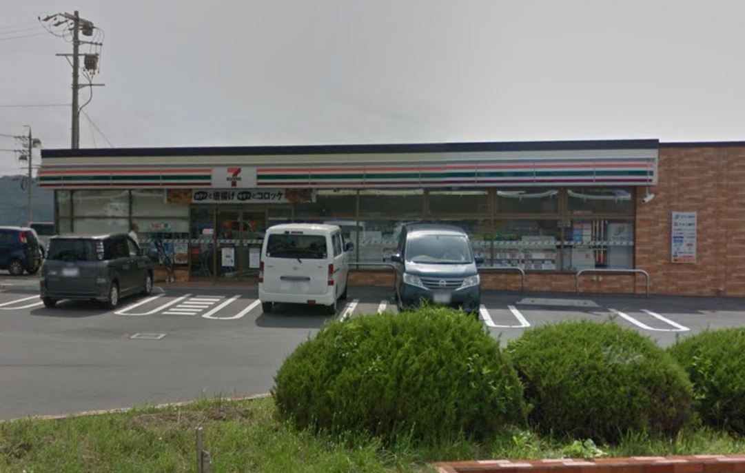 小諸市東雲　中古戸建 コンビニ