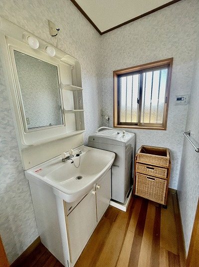 佐久穂町八郡　中古戸建 内観写真（洗面台・洗面所）