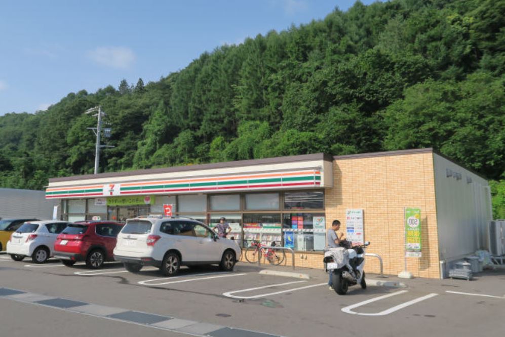 佐久穂町八郡　中古戸建 コンビニ