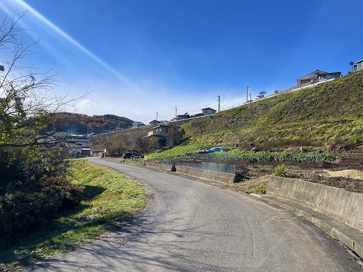 佐久穂町高野町　土地 現地写真（前面道路含む現地写真）