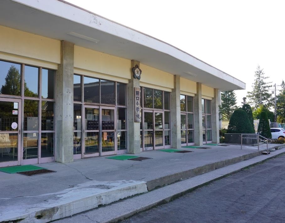 佐久市田口　中古戸建 小学校