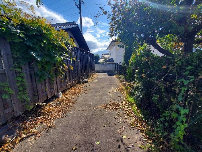 佐久市瀬戸　土地 現地写真（前面道路含む現地写真）