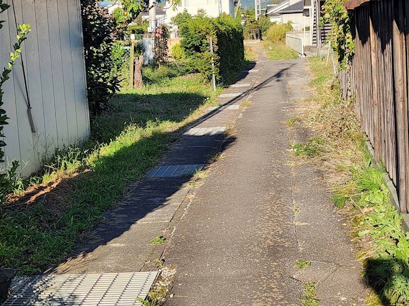 佐久市取出町　土地 現地写真（前面道路含む現地写真）
