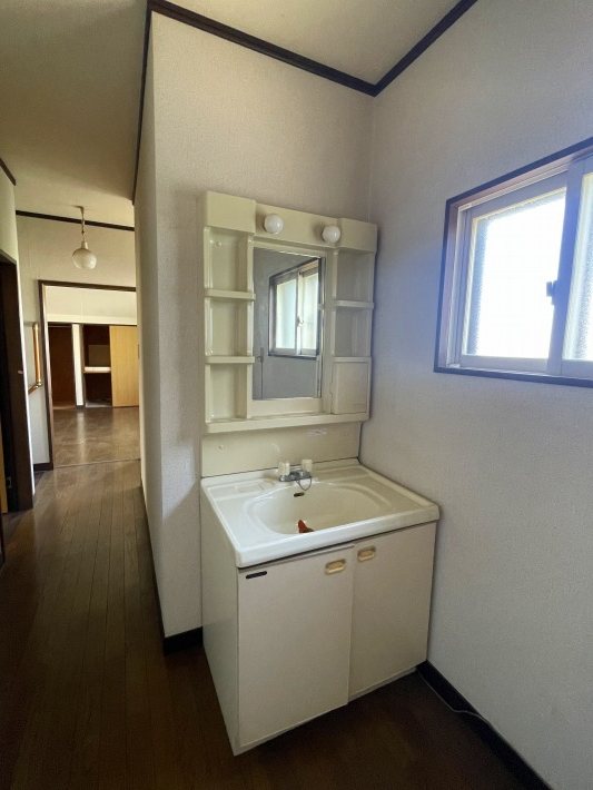 佐久市平賀　中古戸建 内観写真（洗面台・洗面所）