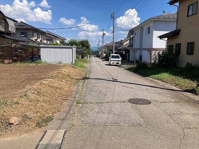 佐久市御馬寄　土地 現地写真（前面道路含む現地写真）