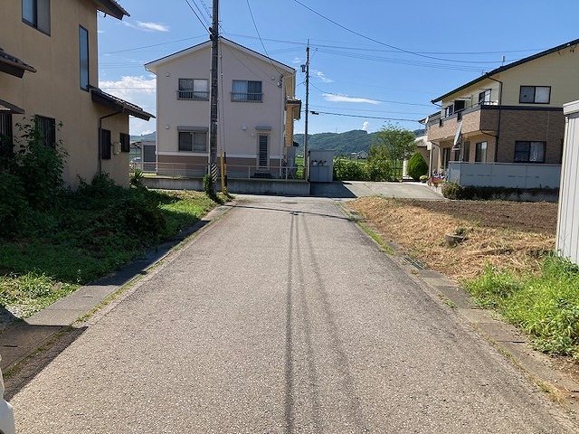 佐久市御馬寄　土地 現地写真（前面道路含む現地写真）