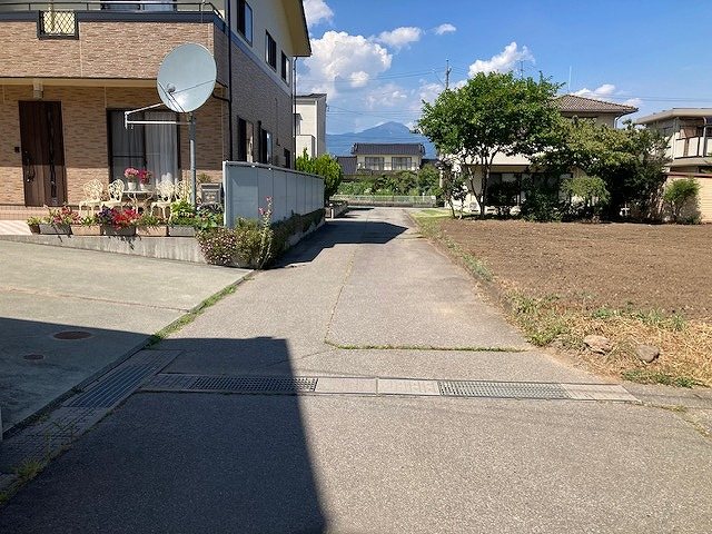 佐久市御馬寄　土地 現地写真（前面道路含む現地写真）