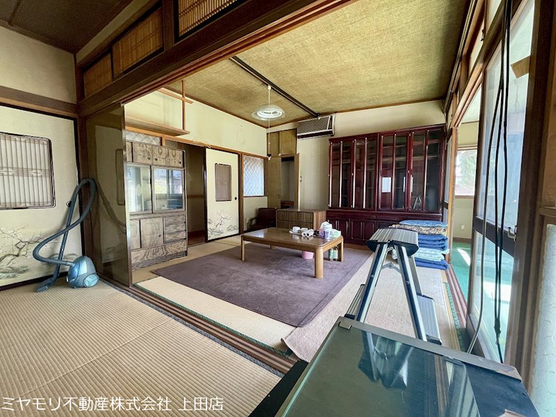 上田市上田原　中古戸建 内観写真（リビング）