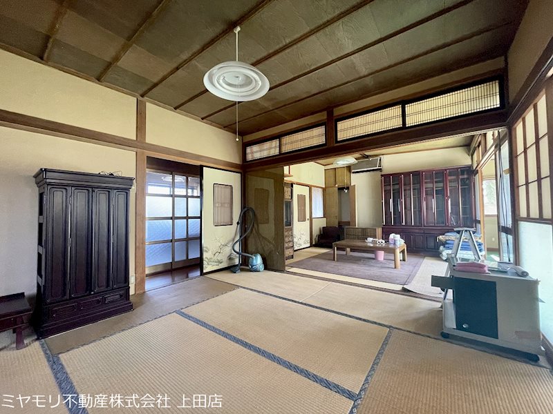 上田市上田原　中古戸建 内観写真（リビング）