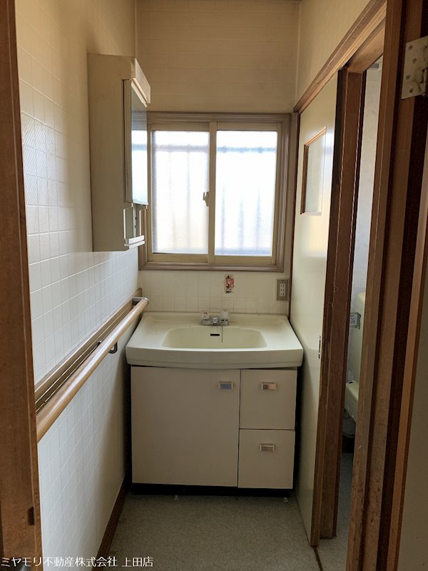 上田市上田原　中古戸建 内観写真（洗面台・洗面所）