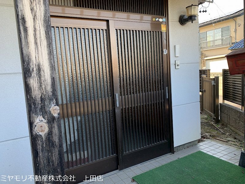 上田市上田原　中古戸建 現地写真（玄関）