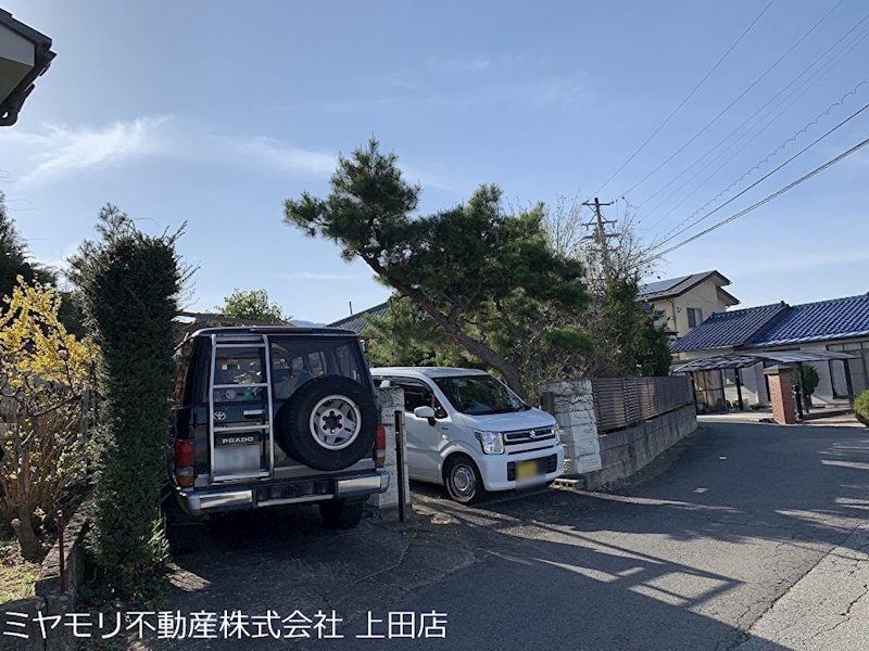 上田市上田原　中古戸建 現地写真（駐車場）