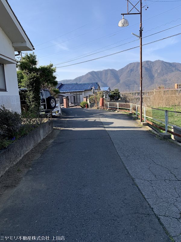 上田市上田原　中古戸建 現地写真（前面道路含む現地写真）