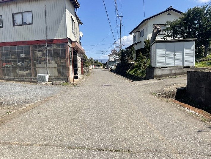 佐久市甲　土地 現地写真（前面道路含む現地写真）