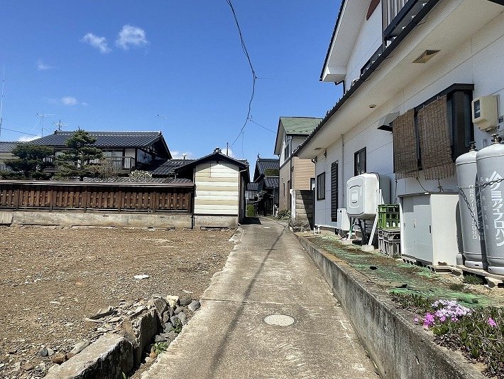 佐久市甲　土地 現地写真（前面道路含む現地写真）