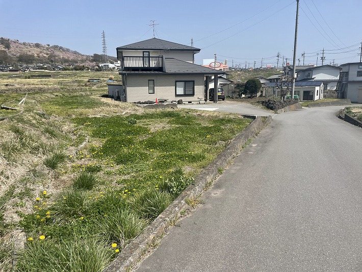 小諸市諸　土地 現地写真（前面道路含む現地写真）