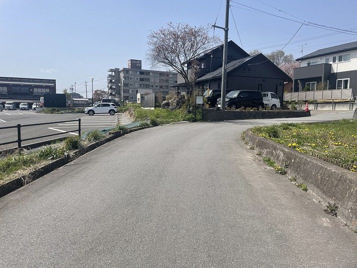 小諸市諸　土地 現地写真（前面道路含む現地写真）