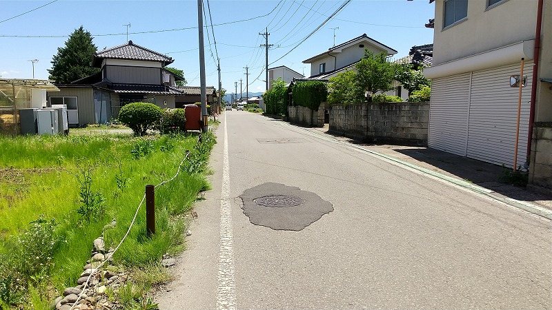佐久市伴野　土地 現地写真（前面道路含む現地写真）