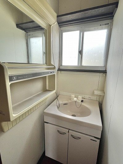 小諸市御幸町　中古戸建 内観写真（洗面台・洗面所）