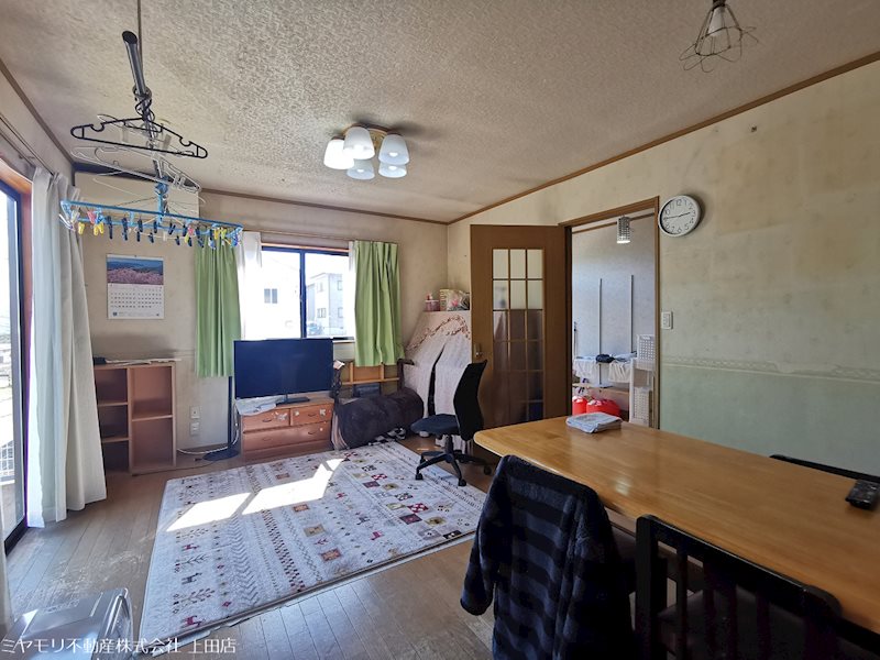 上田市上野　中古戸建 内観写真（リビング）